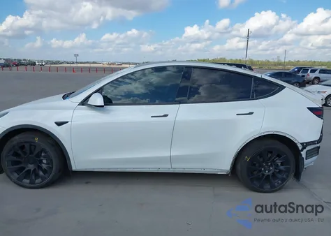 2022 Tesla Model Y Long Range Dual Motor All-Wheel Drive from USA, damaged, VIN 7SAYGAEE2NF514873